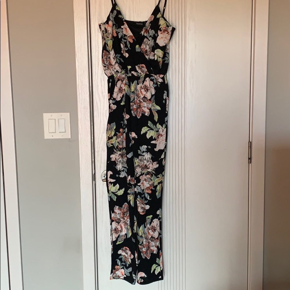 Boohoo floral print jumpsuit new with tags